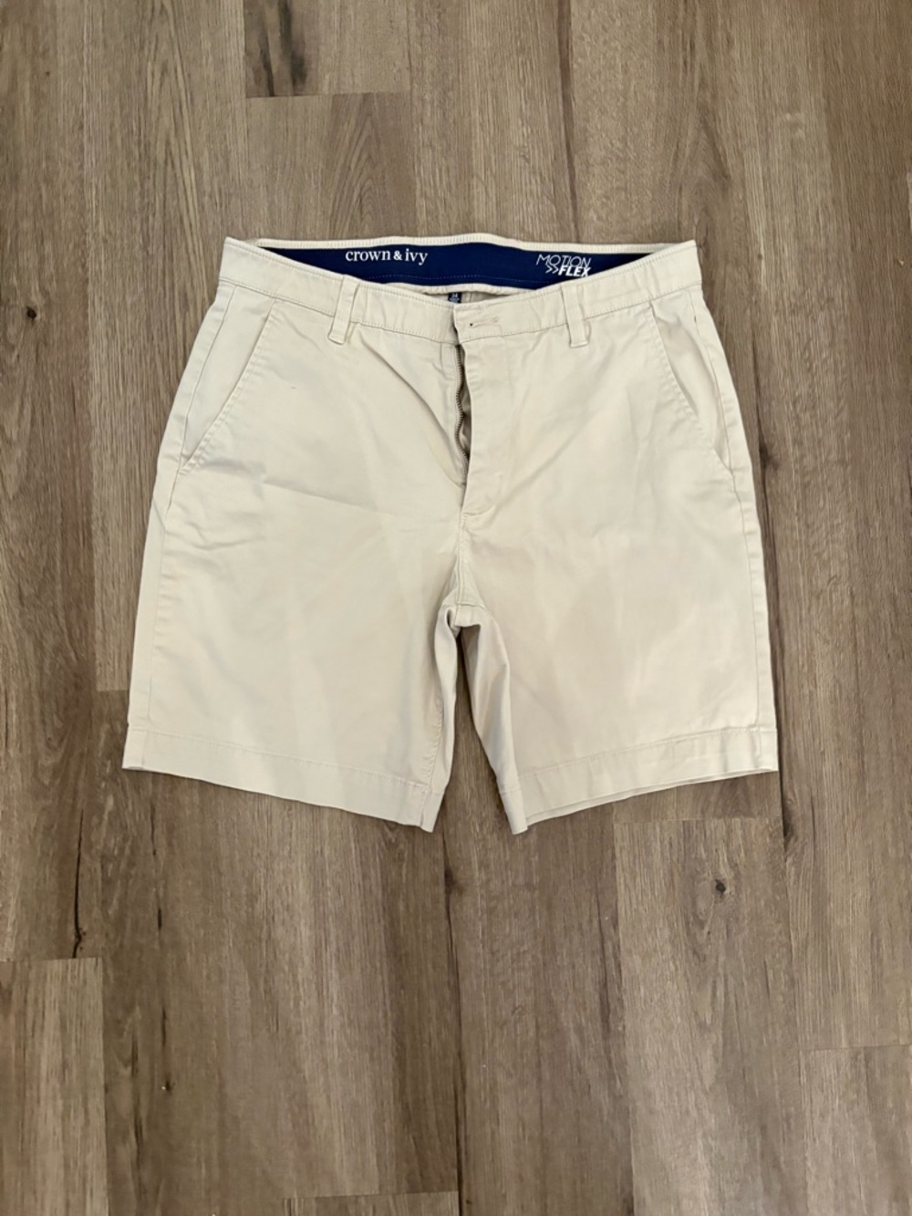 crown & ivy Men’s Light Khaki Straight-Fit Shorts
